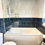 Barton Luxury 1 Of 2 Sleeps 6