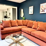 Barton Luxury 1 Of 2 Sleeps 6 Prázdninový dům