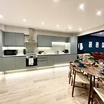 Barton Luxury 1 Of 2 Sleeps 6 *