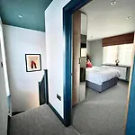 Barton Luxury 1 Of 2 Sleeps 6 * Bristol