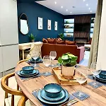 Barton Luxury 1 Of 2 Sleeps 6 Prázdninový dům Bristol