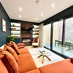 Barton Luxury 1 Of 2 Sleeps 6 Prázdninový dům *