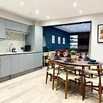 Barton Luxury 1 Of 2 Sleeps 6 * Bristol
