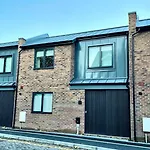 Prázdninový dům Barton Luxury 1 Of 2 Sleeps 6