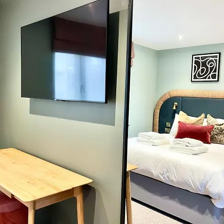 Barton Luxury 1 Of 2 Sleeps 6 *