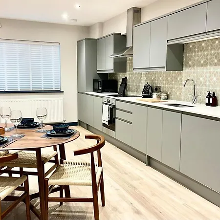 Barton Luxury 1 Of 2 Sleeps 6 *