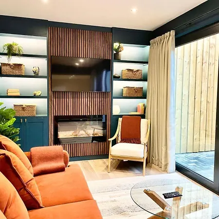 Barton Luxury 1 Of 2 Sleeps 6 * Bristol