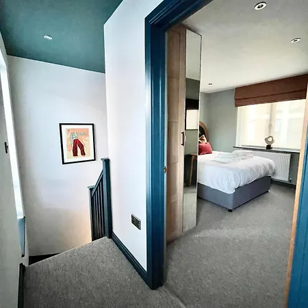 Barton Luxury 1 Of 2 Sleeps 6 * Bristol