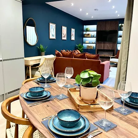 Barton Luxury 1 Of 2 Sleeps 6 Feriehus Bristol