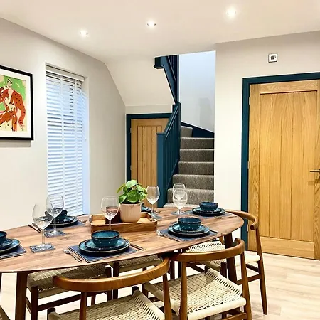 Barton Luxury 1 Of 2 Sleeps 6 *