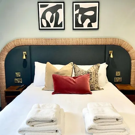 Barton Luxury 1 Of 2 Sleeps 6 *