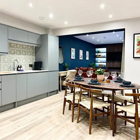 Barton Luxury 1 Of 2 Sleeps 6 * Bristol