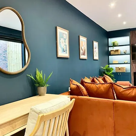 Barton Luxury 1 Of 2 Sleeps 6