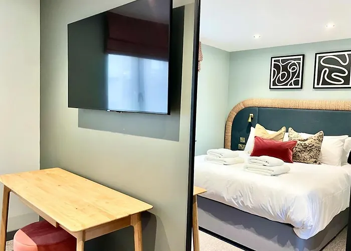 Barton Luxury 1 Of 2 Sleeps 6 *