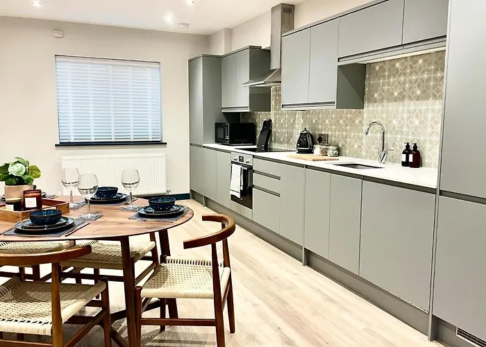 Barton Luxury 1 Of 2 Sleeps 6 *