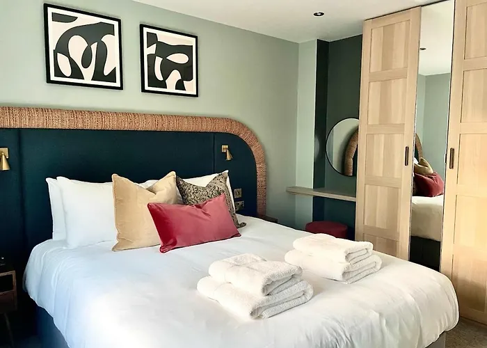 Будинок відпочинку Barton Luxury 1 Of 2 Sleeps 6 Бристоль