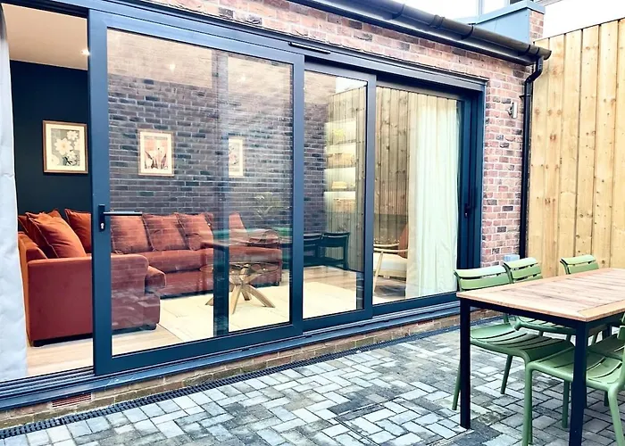 Будинок відпочинку Barton Luxury 1 Of 2 Sleeps 6 Бристоль