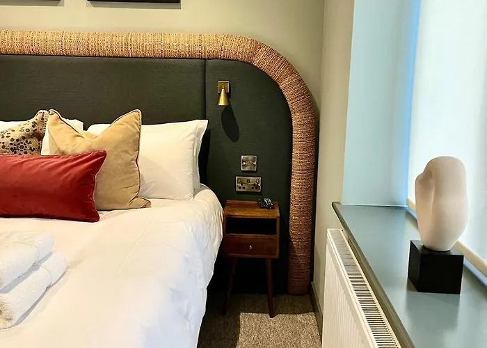 Barton Luxury 1 Of 2 Sleeps 6