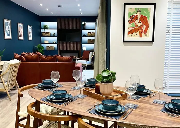 Barton Luxury 1 Of 2 Sleeps 6 Бристоль