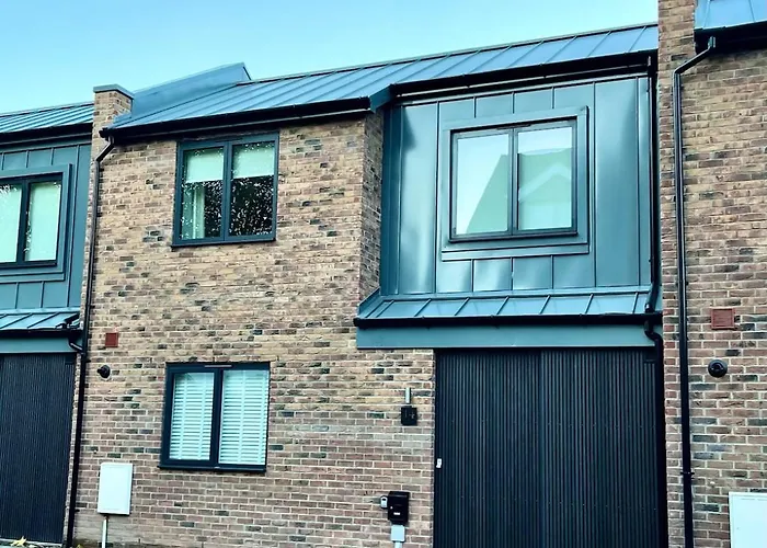 Будинок відпочинку Barton Luxury 1 Of 2 Sleeps 6