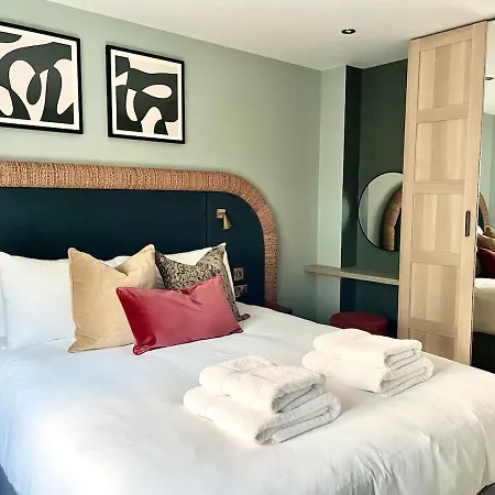 بيت للعطل Barton Luxury 1 Of 2 Sleeps 6 بريستول