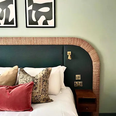 Vakantiehuis Barton Luxury 1 Of 2 Sleeps 6 *